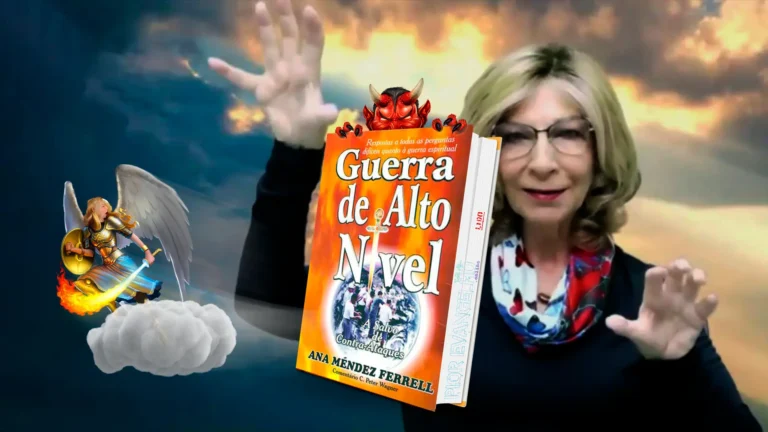 Un montaje que muestra a Ana Méndez-Ferrell en un gesto místico, la portada del libro High-Level Warfare con un icono demoníaco en la parte superior y la figura satírica de la Hermana Mercedes como una guerrera celestial.